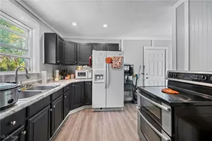 910 Bye St, Akron, OH 44320 - Photo 8