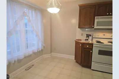 3278 Sumser Street NW, North Canton, OH 44720 - Photo 8