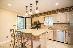 185 N Bissell Rd, Aurora, OH 44202 - Photo 4