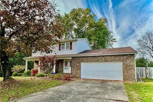 3348 Darbyshire Dr, Canfield, OH 44406 - Photo 2