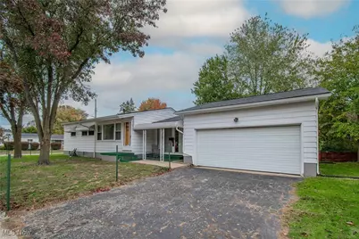 860 Sutherland Avenue, Akron, OH 44314 - Photo 2