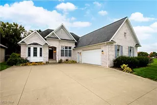 704 Homestead Pointe Dr, Orrville, OH 44667 - Photo 2
