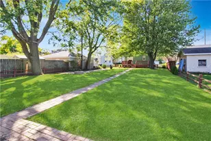 423 Fulton St, Port Clinton, OH 43452 - Photo 2