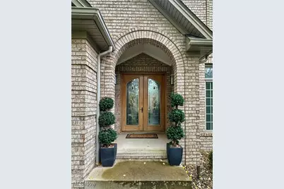 1002 Chestnut Circle SE, Warren, OH 44484 - Photo 2