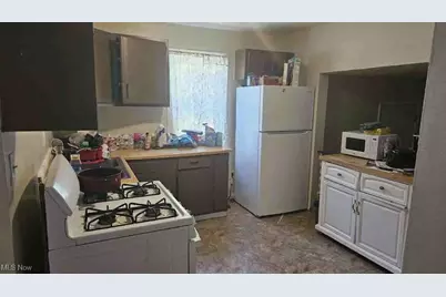 1093 Joy Avenue, Akron, OH 44306 - Photo 4