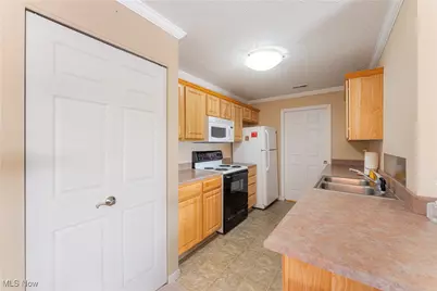 4703 Hills and Dales Road NW #304, Canton, OH 44718 - Photo 12
