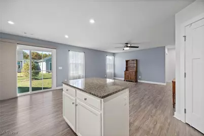 320 Pebble Creek Court, Amherst, OH 44001 - Photo 12