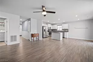 320 Pebble Creek Ct, Amherst, OH 44001 - Photo 6