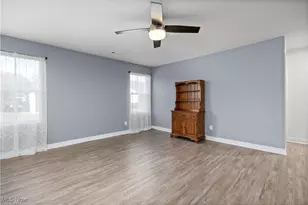 320 Pebble Creek Ct, Amherst, OH 44001 - Photo 4