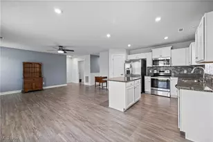 320 Pebble Creek Ct, Amherst, OH 44001 - Photo 14