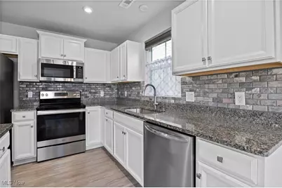 320 Pebble Creek Court, Amherst, OH 44001 - Photo 8