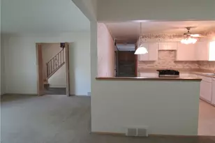 4805 Maple Hill Dr, Green Hills, OH 44131 - Photo 2
