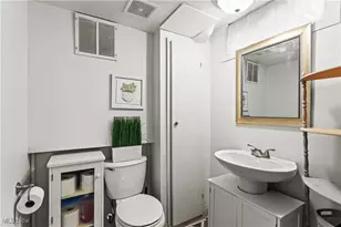 1029 Karen Dr, Akron, OH 44313 - Photo 32