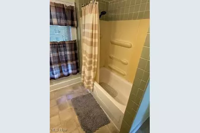 197 W State Street, Barberton, OH 44203 - Photo 22