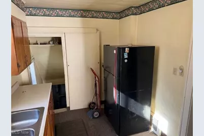 197 W State Street, Barberton, OH 44203 - Photo 6