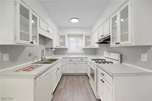 931 East Dr, Sheffield Lake, OH 44054 - Photo 6