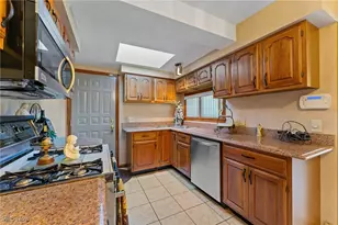 576 Breetz Dr, Campbell, OH 44405 - Photo 10