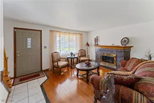 576 Breetz Dr, Campbell, OH 44405 - Photo 4