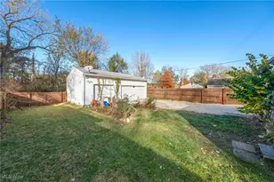 620 Hilliard Rd, Elyria, OH 44035 - Photo 18