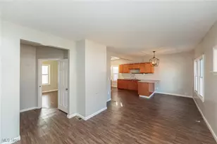 2035 Chesterland Ave, Oakwood, OH 44107 - Photo 4