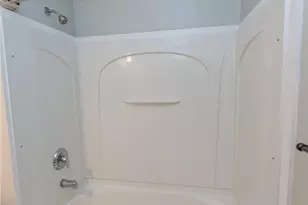 2035 Chesterland Ave, Oakwood, OH 44107 - Photo 26