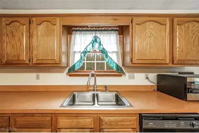 4902 Leslie Road, Rock Creek, OH 44084 - Photo 4