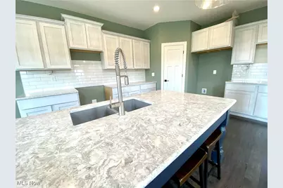 2255 Ledgestone Drive NW, Uniontown, OH 44685 - Photo 10