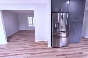 6686 Hythe St NW, Canton, OH 44708 - Photo 4