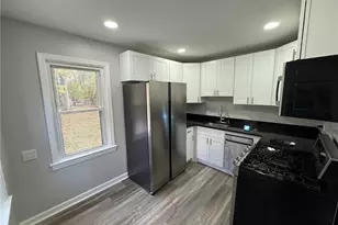 325 E 257th St, Euclid, OH 44132 - Photo 10