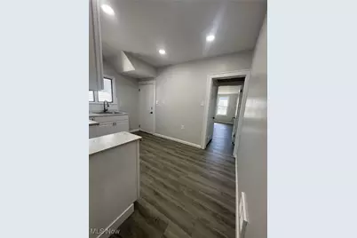 537 W Ravenwood Avenue, Youngstown, OH 44511 - Photo 8