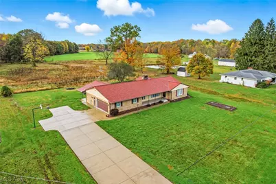 1515 Braceville Robinson Road, Worthington, OH 44470 - Photo 2