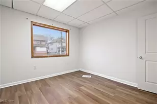 1063 W 21st St, Lorain, OH 44052 - Photo 4