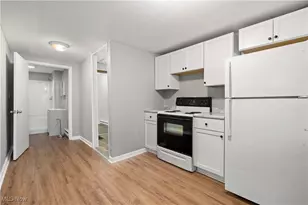 1063 W 21st St, Lorain, OH 44052 - Photo 2