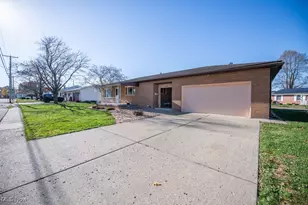 642 Jordan Dr NW, New Philadelphia, OH 44663 - Photo 4