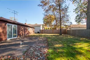 1819 Gloucester Dr, Lorain, OH 44053 - Photo 4