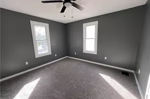 828 Locust Ave, Zanesville, OH 43701 - Photo 12