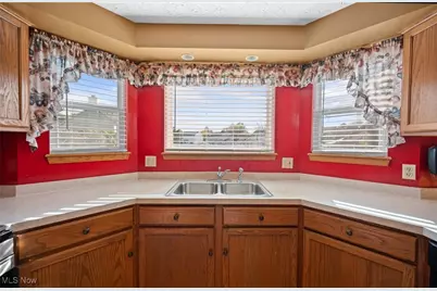 580 Colchester Court, Akron, OH 44319 - Photo 10