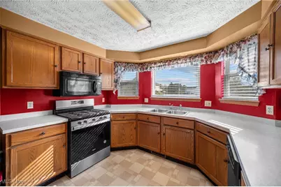 580 Colchester Court, Akron, OH 44319 - Photo 8