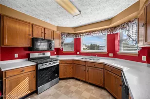 580 Colchester Ct, Akron, OH 44319 - Photo 8