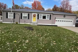 4041 Fairlawn Heights Dr SE, Warren, OH 44484 - Photo 2