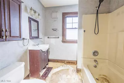 222 Central Parkway Avenue SE, Warren, OH 44483 - Photo 14