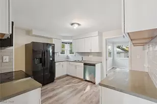 5732 E 141st St, Maple Heights, OH 44137 - Photo 6
