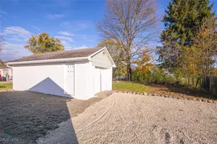 14811 Churchfield St NW, North Lawrence, OH 44666 - Photo 30