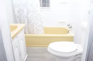 923 Baughman St, Akron, OH 44320 - Photo 4