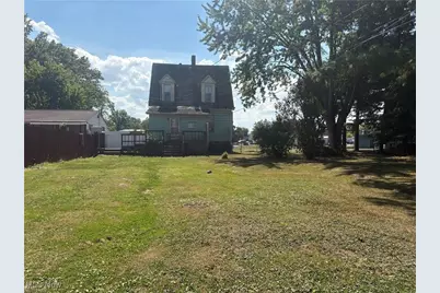 245 E Maryland Avenue, Sebring, OH 44672 - Photo 2