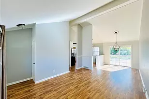 30404 Gebhart Pl, Willowick, OH 44095 - Photo 4