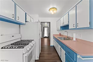 30321 Gebhart Pl, Willowick, OH 44095 - Photo 2