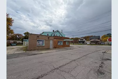 2405 Youngstown Road SE, Warren, OH 44484 - Photo 2