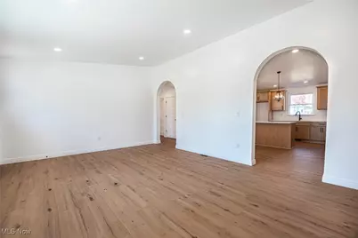 950 Beech Street, Newcomerstown, OH 43832 - Photo 12