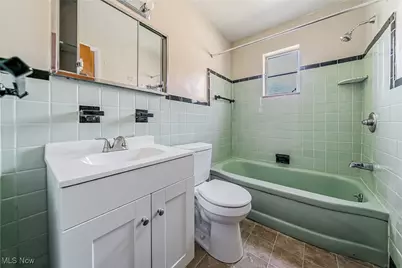 15978 Nelacrest Road, East Cleveland, OH 44112 - Photo 18